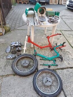 Jawa 20 pionýr r.v.1979 náhradni díly