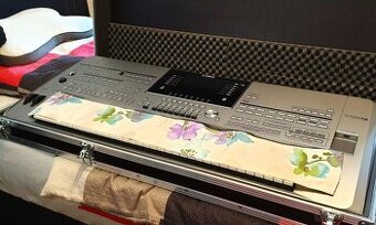 61klávesové digitální pracovní stanice Yamaha Tyros 5, repro