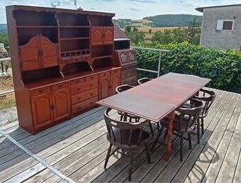 Sestava Nevada se stolem a židlemi