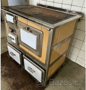 Stará kachlová kamna