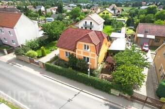 Tišice, prodej rodinného domu 4+1, 159 m2 na pozemku 688 m2,