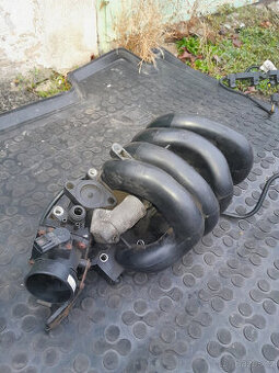 Ford Focus MK1 - sací potrubí + škrtící klapka