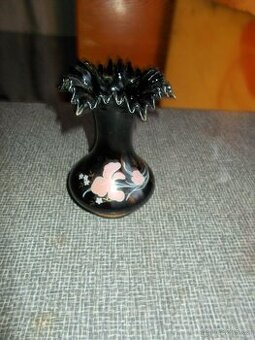 Vázička černá skleněná