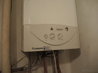 Starší, zcela funkční kotel plynový Junkers