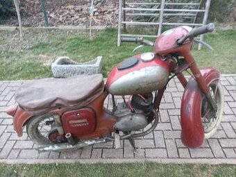 Jawa 150 kývačka