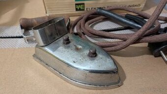 Historická žehlička elektrická