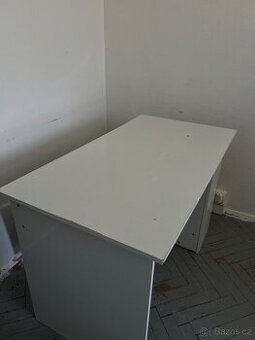 Prodám dva psací stoly o délce 110cm a 120cm