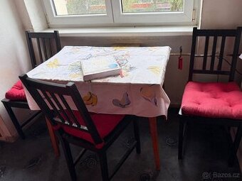 Jídelní stůl + 3x Ikea židle