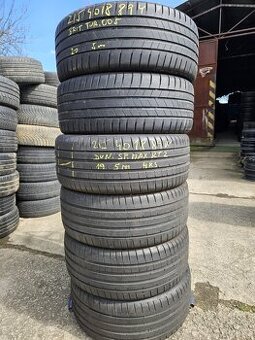 225/40R18