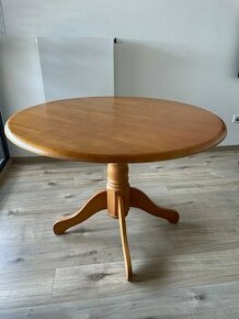 Kruhový dřevěný stůl z masivu + čtyři dřevěné židle z masivu