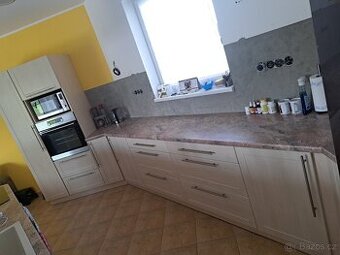 Kuchyňská linka včetně spotřebičů