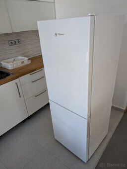 Lednička Romo RCS2232W (PC 9200Kč)