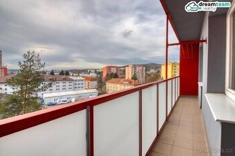 Příjemný byt 2+1 s obrovským balkónem v centru Rožnova