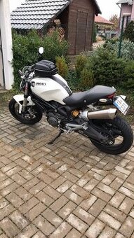 Ducati Monster 696