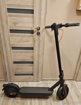 Xiaomi Scooter 4 pro 2.gen TOP STAV