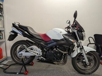 Suzuki GSR 600