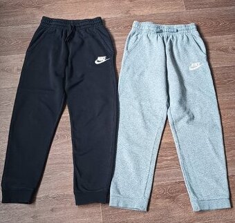 2 ks dětské tepláky Nike vel. L 147/158