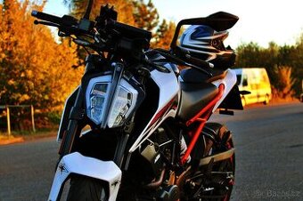 KTM DUKE 125 2017 Akrapovic