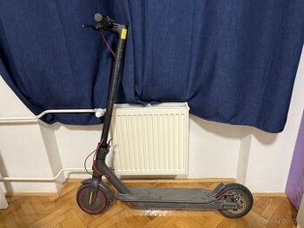 Prodám elektrickou koloběžku Xiaomi Mi Electric Scooter Pro