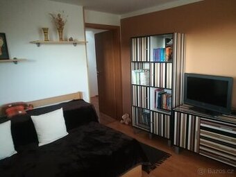 studentský nábytek-sestava 5ks + rozkládací postel