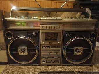 Vlajková loď SHARP GF- 9696