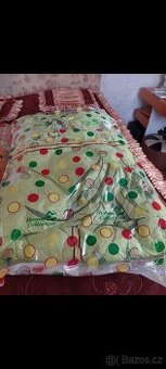 Prodám 2 soupravy,deku a polštář.