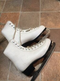 bílé krasobruslařské dámské brusle vel 36