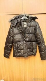 Černá péřová bunda