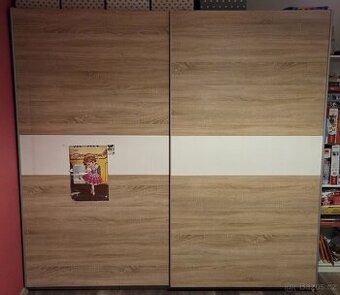 Šatni skříň 220cm