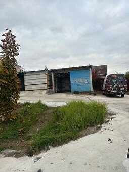 Pronajmu garáž v areálu hacar - 1