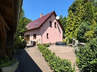 Prodám rodinný dům 4+1 v Ceske Kamenici - 1