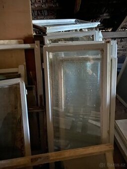 Špaletová okna bez rámu cca 30 ks. Cena za všechny