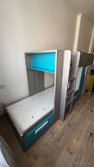 Patrvá postel s úloznym prstorm