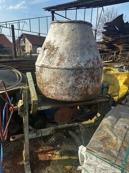 Stavební míchačka na beton