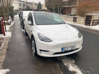 Tesla Model Y 2023 RWD v záruce (odpočtove)