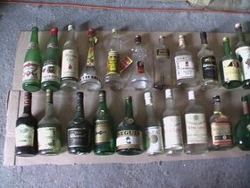 Staré láhve od alkoholu československých značek