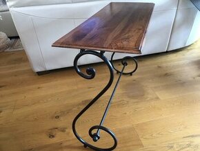 Dřevěný nábytek s kováním - stolek, židlička a zrcadlo - 1