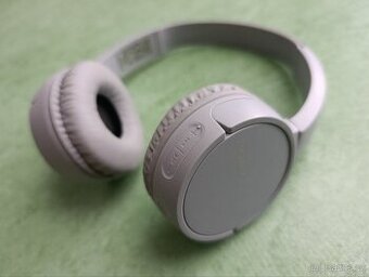 Sluchátka Sony WH-CH520