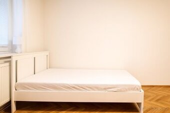 Postel s roštem a matrací – 140x200 cm