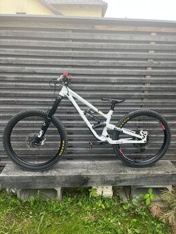 Commencal Clash build velikost: S REZERVACE