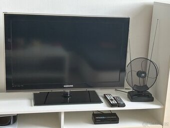 LED TV Samsung LE32C654 + Evolveo Set-top box + GoGEN anténa