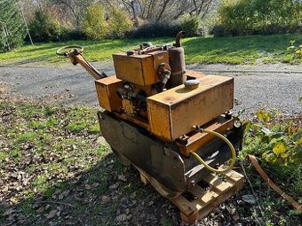 Vibrační Válec - motor Hatz - pěkný stav - 750 kg - 1