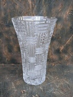 Retro větší broušená váza, geometrický vzor. Těžká.