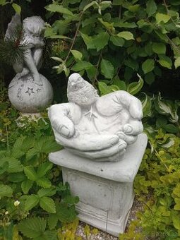 Zahradní dekorace- Pítko dlaně