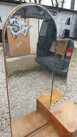 Ložnicová komoda se zrcadlem