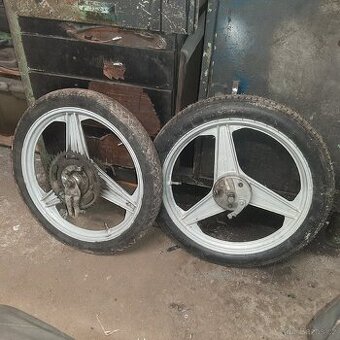 Manet Korádo,Babetta