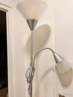 Stojací lampa ( odvoz z Kroměříže)