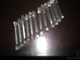 SKLENĚNÉ PDLOŽKY POD PŘÍBOR