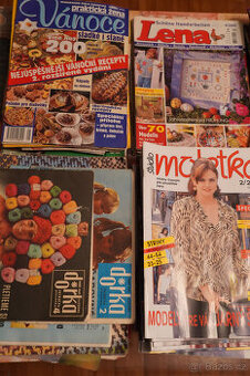 Staré časopisy Praktická žena, Dorka, Moletka, Lena a další