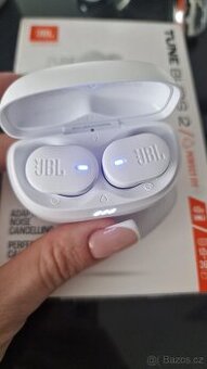 JBL Tune Buds 2 bílá